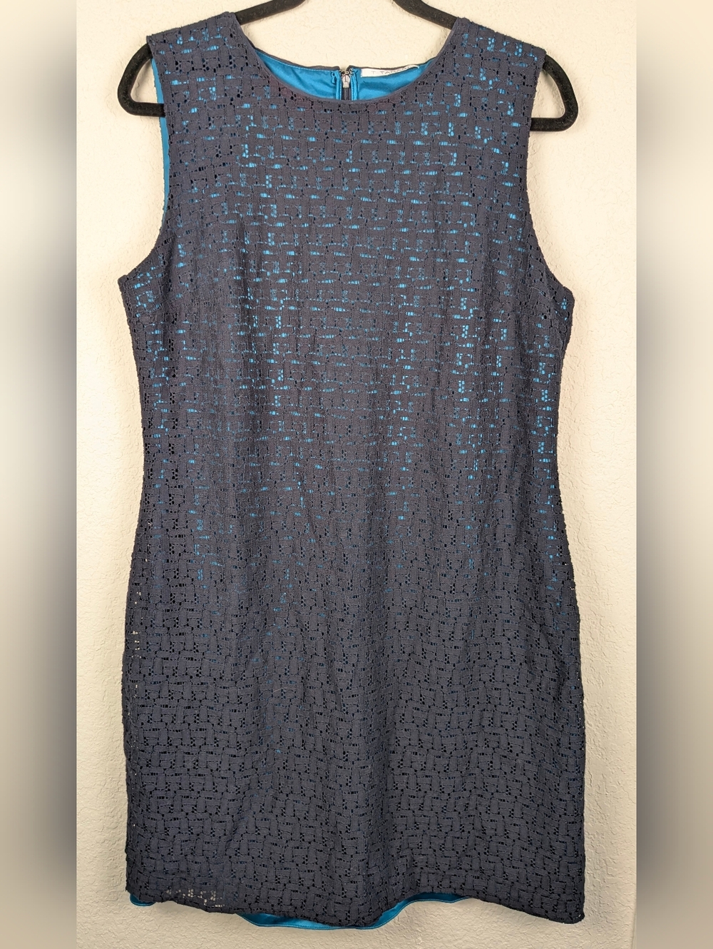 T Tahari Arbor Sheath Dress Size 14 Navy Lace Over Teal Lining Sleeveless